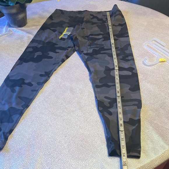 No Boundaries Gray Camouflage Ankle Leggings Women's Size L - Picture 7 of 11